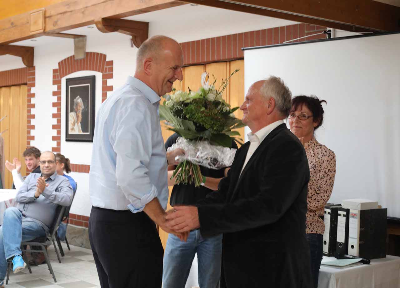 Ministerpräsident Dr. Dietmar Woidke gratuliert dem EBV 1971